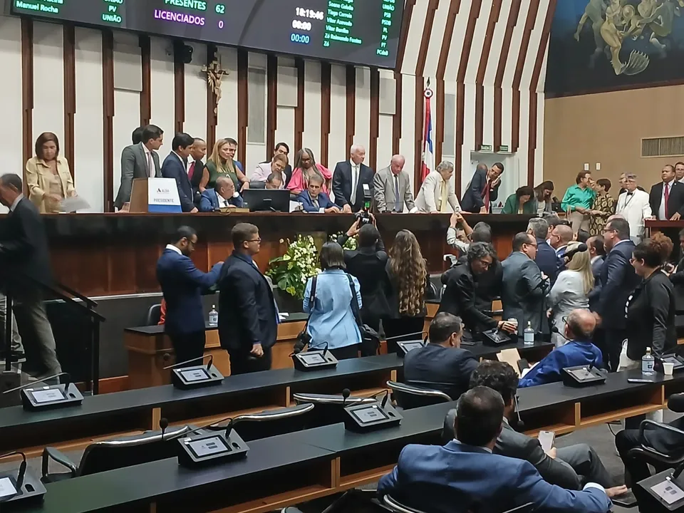 Plenário da Alba aprova nome de Josias para o TCE