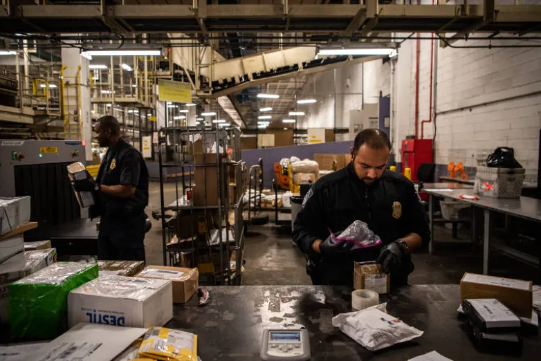Fentanil encontrado na instalação de correio do Aeroporto Internacional John F. Kennedy