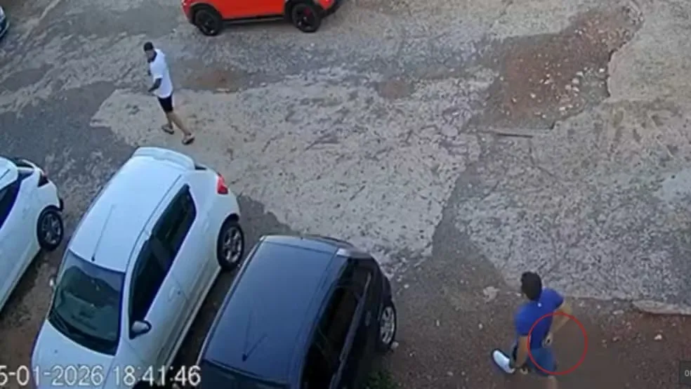 Crime foi registrado por câmeras de segurança do local