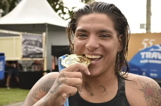 Ana Marcela Cunha na Travessia Mar Grande Salvador