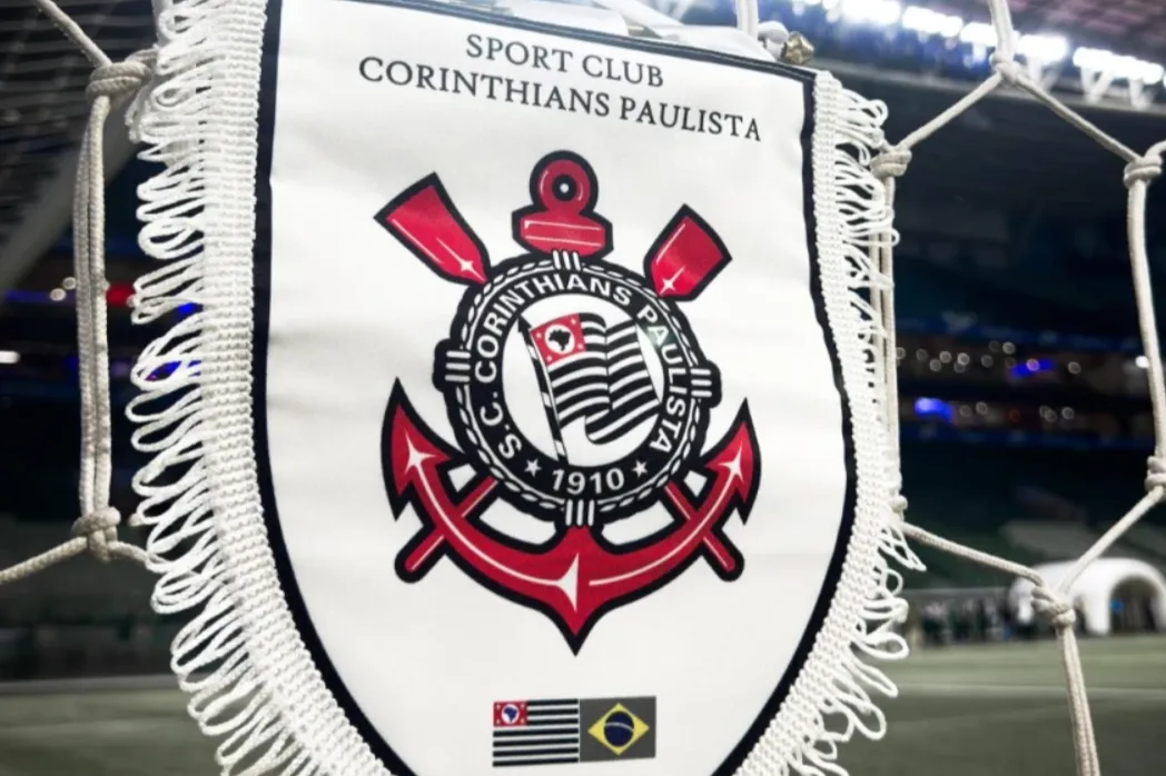 Após 12 anos na Europa, zagueiro rescinde com Besiktas e assina com o Corinthians
