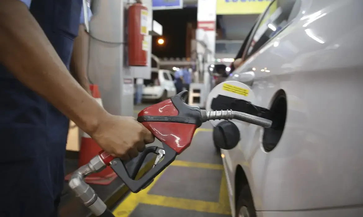 Imagem ilustrativa da imagem Gasolina, diesel e gás ficam mais caros em 2026 com aumento do ICMS