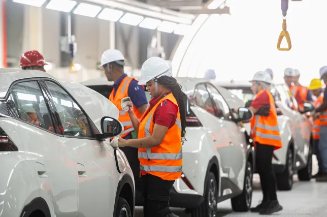 BYD celebra marca de 2 mil trabalhadores em Camaçari