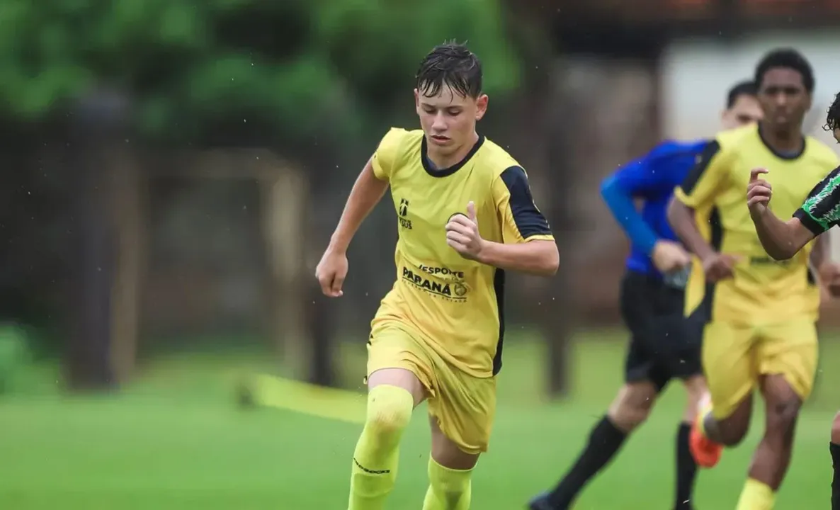 Cristhian Mencatto, meio-campista de 14 anos do Cascavel, do Paraná
