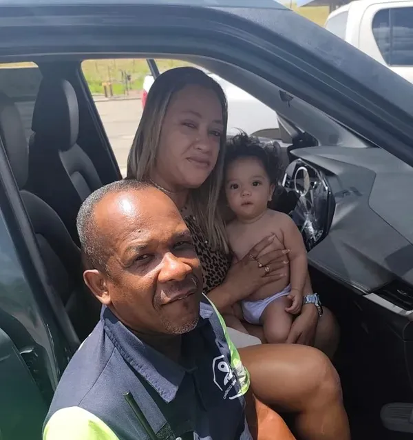 Imagem ilustrativa da imagem Bebê é salva após engasgar em pedágio na Bahia