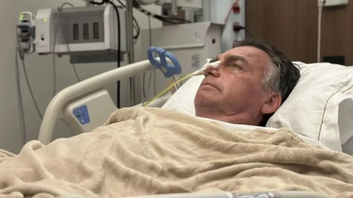 Imagem ilustrativa da imagem Bolsonaro está estável após internação com pneumonia aguda