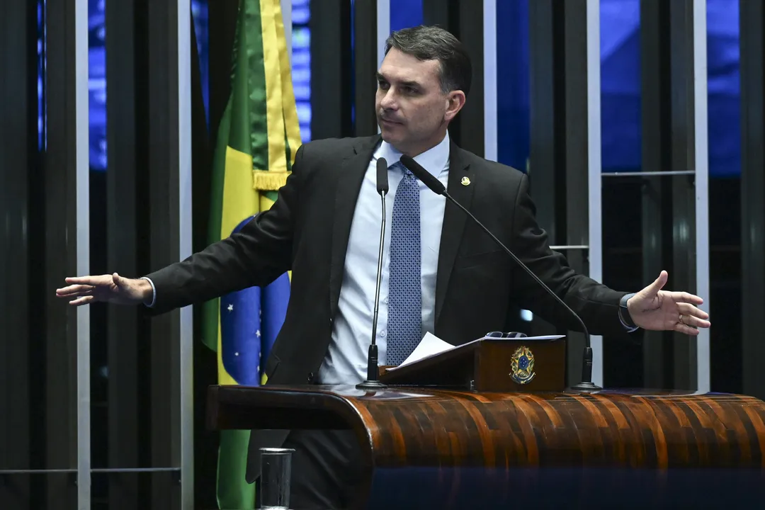 Flávio Bolsonaro (PL) no plenário do Senado Federal durante sessão deliberativa ordinária