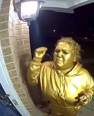 Para proteger suas encomendas, moradores estão adotando uma solução criativa