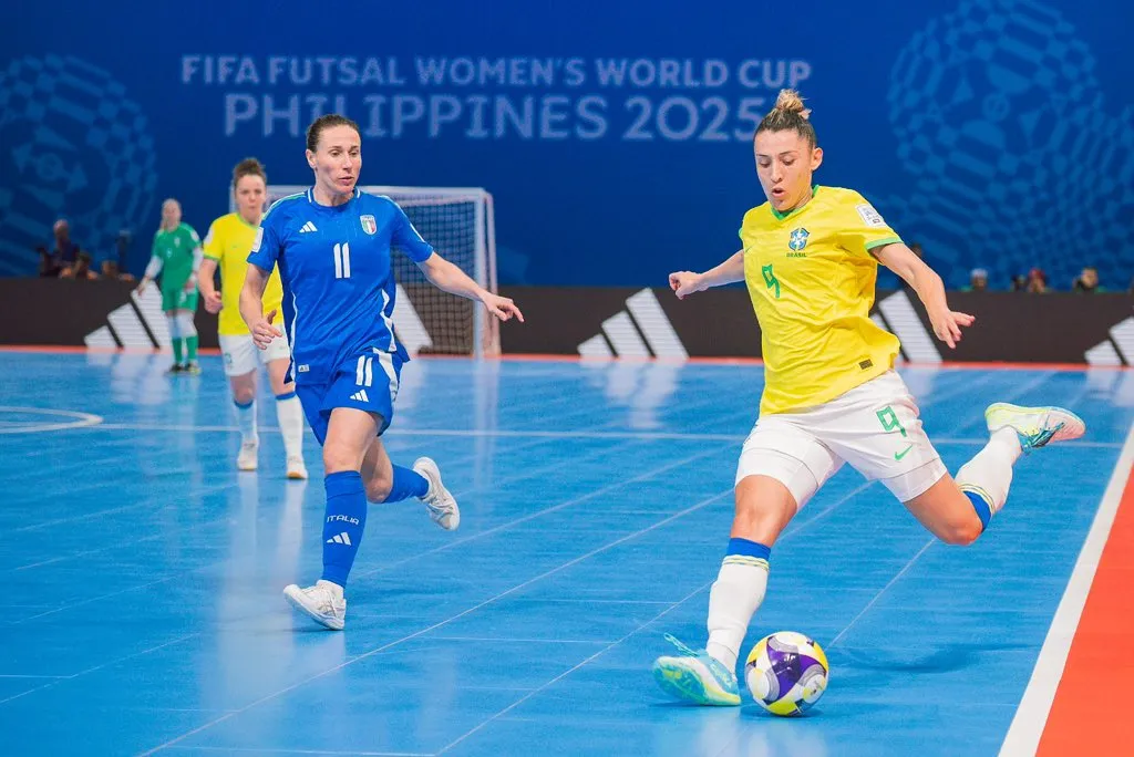 Brasil atropela Itália e segue 100% na Copa do Mundo de Futsal