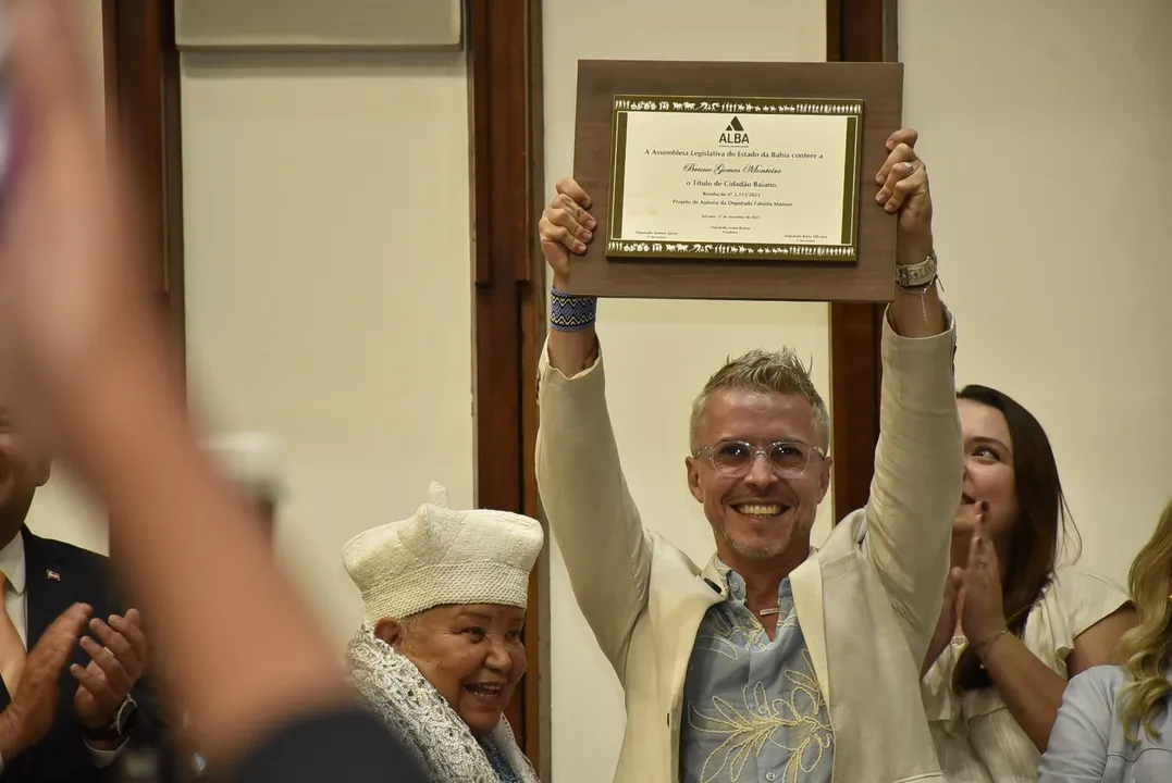 Bruno Monteiro recebeu o Título de Cidadão Baiano, em cerimônia nesta quinta-feira, 27.