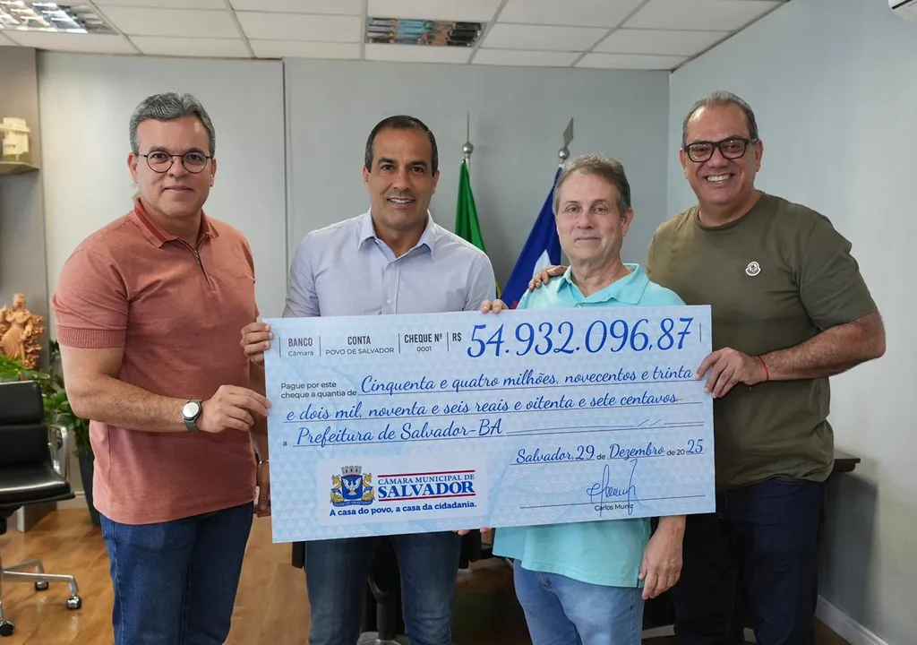 Cheque simbólico foi entregue ao prefeito Bruno Reis.