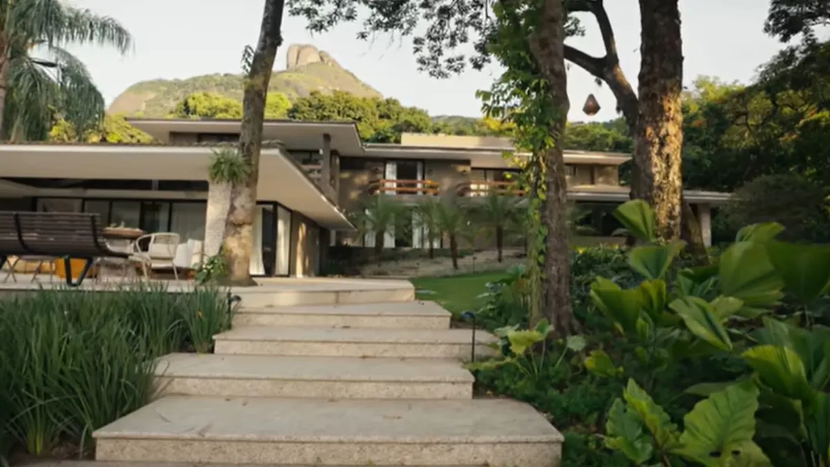 Cantora vive em mansão avaliada em cerca de R$ 11 milhões no Rio de Janeiro