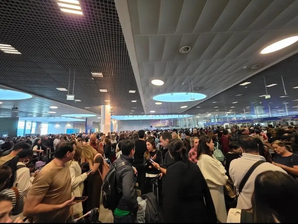 Superlotação no Aeroporto Humberto Delgado, em Lisboa