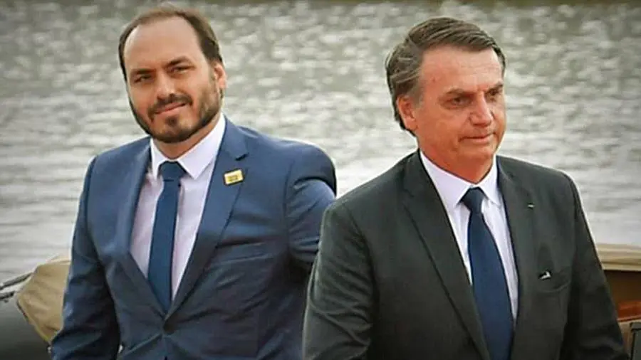 Carlos Bolsonaro dá declaração sobre saúde de Jair Bolsonaro