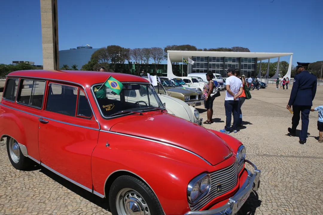 Mesmo com poucas opções, carros antigos podem ter acesso a seguro