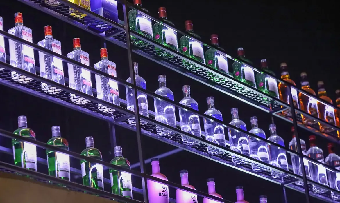 Consumidores devem redobrar atenção à procedência das bebidas