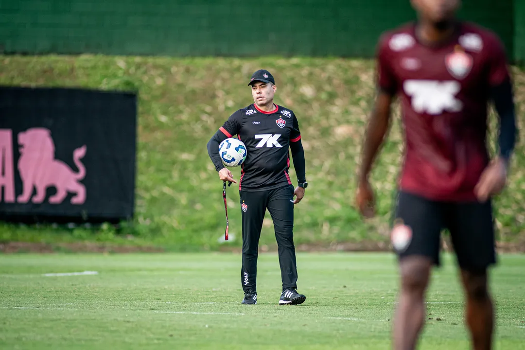 Jair Ventura, técnico do Vitória