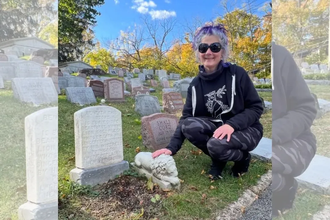 Rachel é a curadora do popular perfil "Photos of Pet Cemeteries"