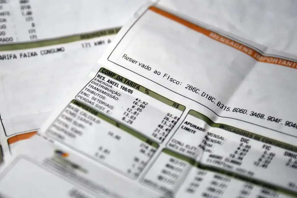 Conta de energia com a bandeira verde