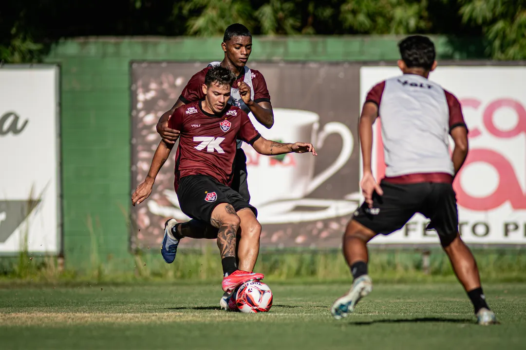 Dudu Miraíma em treino do Vitória