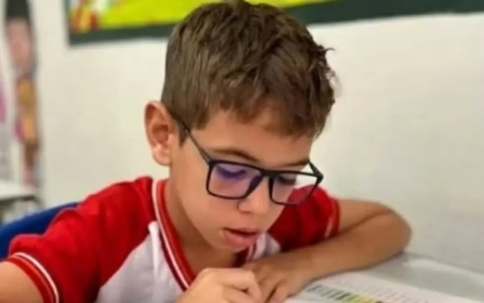 Imagem ilustrativa da imagem Criança morre eletrocutada ao tocar em decoração de Natal na Bahia