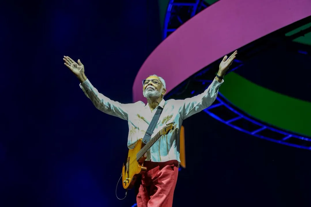 Gil emociona público na Arena Fonte Nova