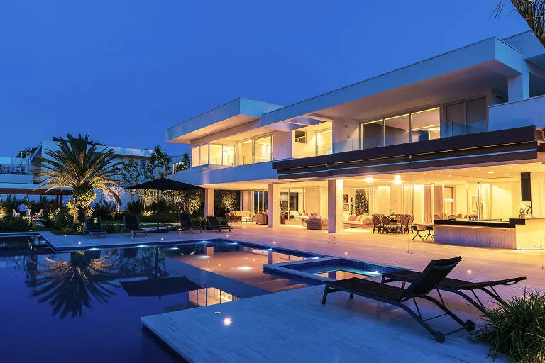 Casa avaliada em R$ 36 milhões recebia políticos