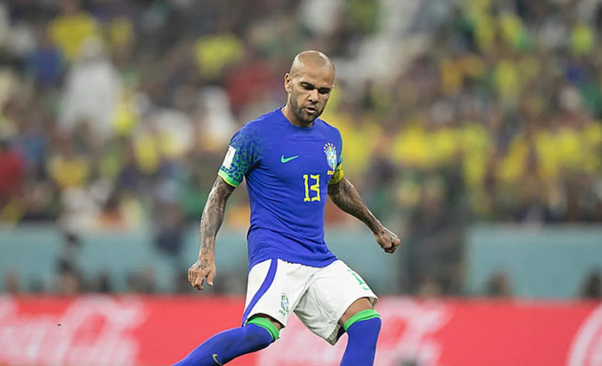 Danie lAlves em campo pela Seleção Brasileira