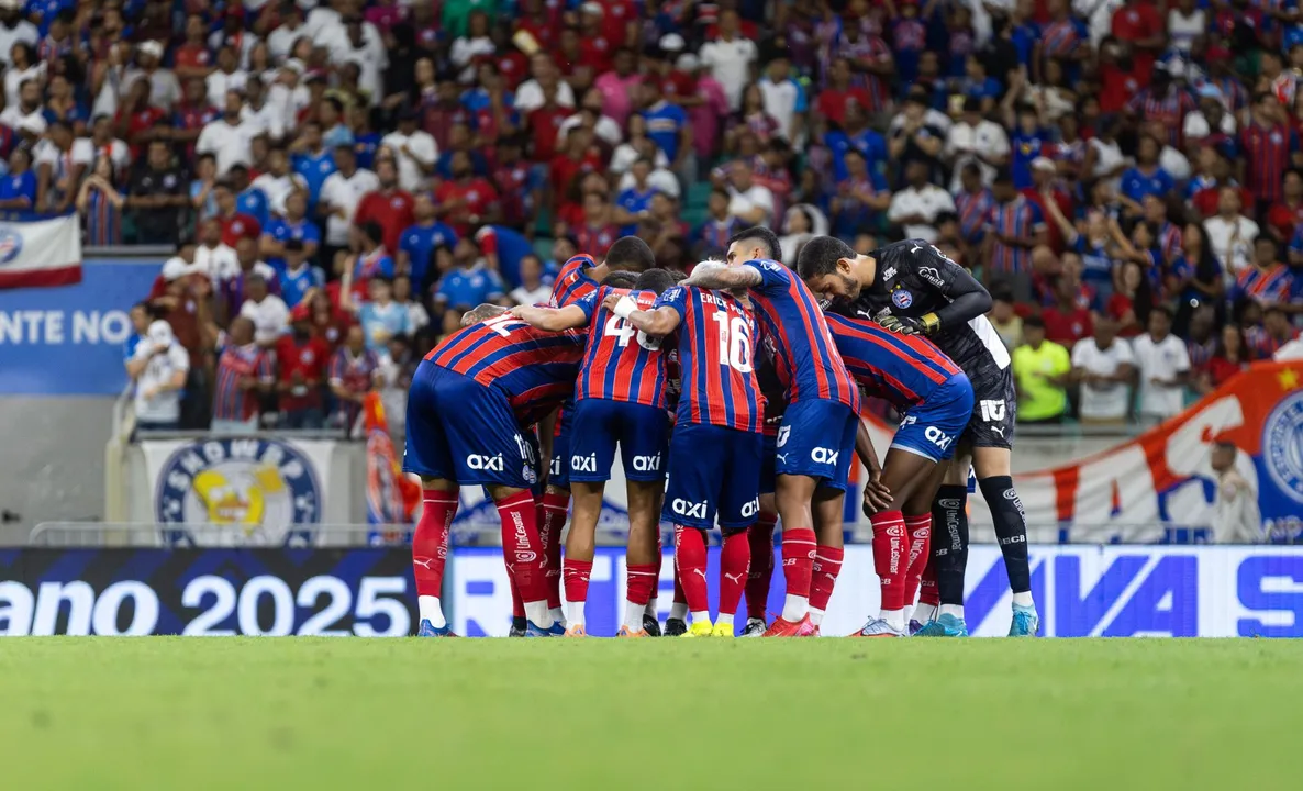 Jogadores em campo pelo Bahia