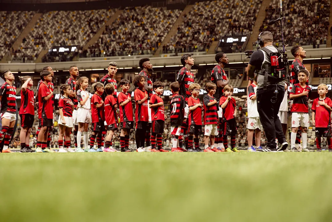 Time do Flamengo enfileirado