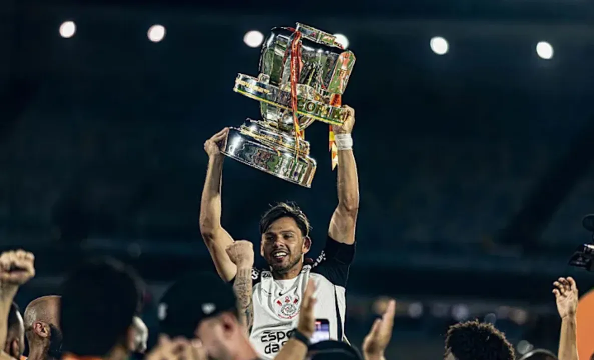 Imagem ilustrativa da imagem Dirigente da Série A ofende torcedores após título: "Seu otário"