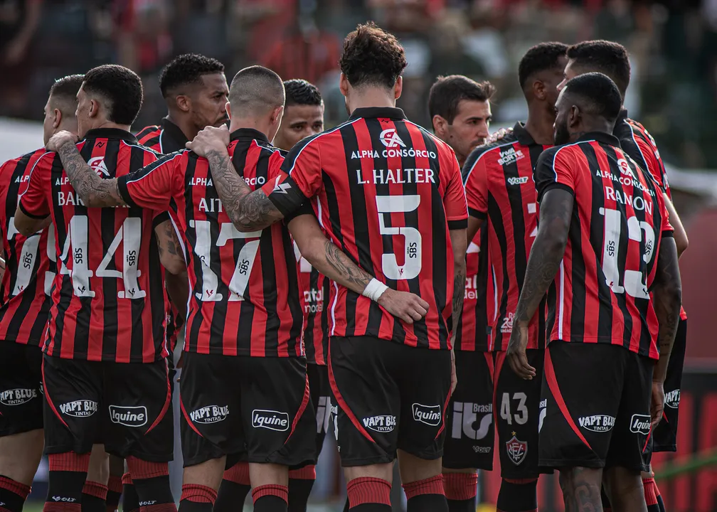 Time do Vitória de 2025 em partida no Barradão