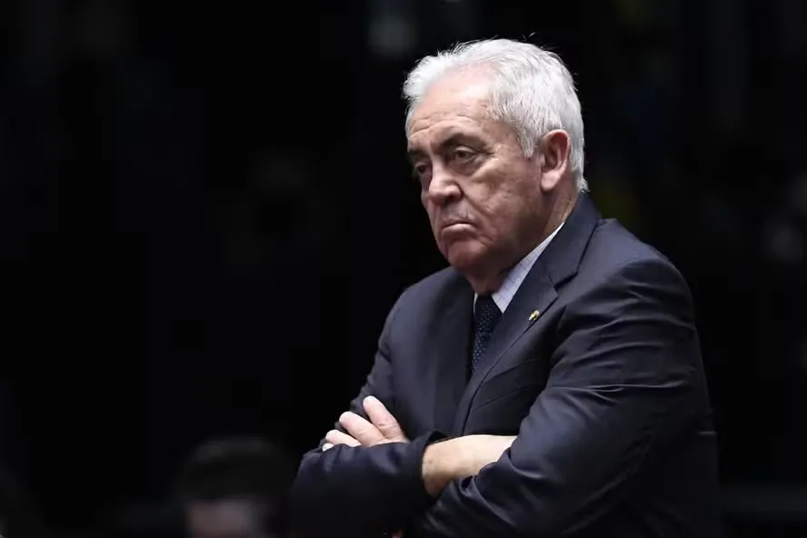 Imagem ilustrativa da imagem "Dois homens com distúrbios mentais", diz Otto sobre tensão na Venezuela