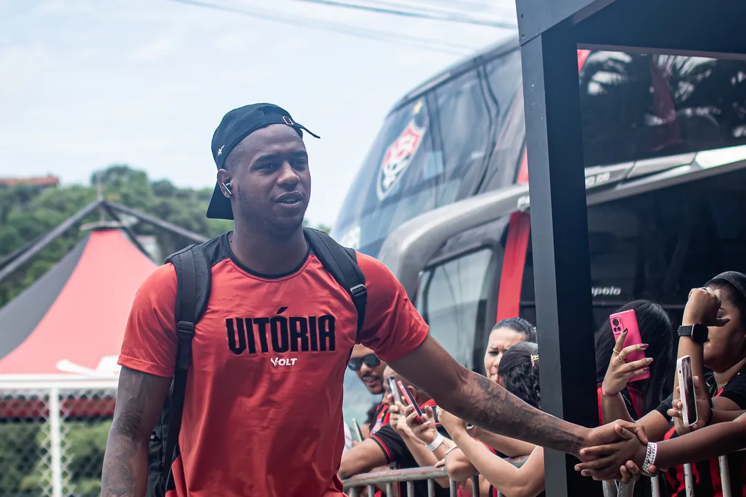 Dudu celebrou a permanência do Vitória na Série A, agradeceu a Fábio Mota pela nova chance e emocionou-se ao falar do apoio da torcida rubro-negra