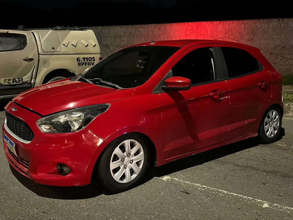 Dois ocupantes do veículo foram presos em flagrante e conduzidos