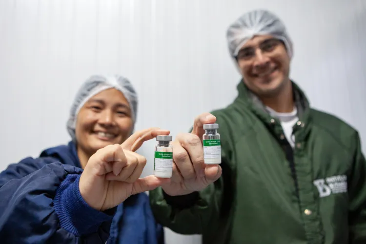 A Anvisa e o Butantan assinaram o termo de compromisso nesta quarta, 26