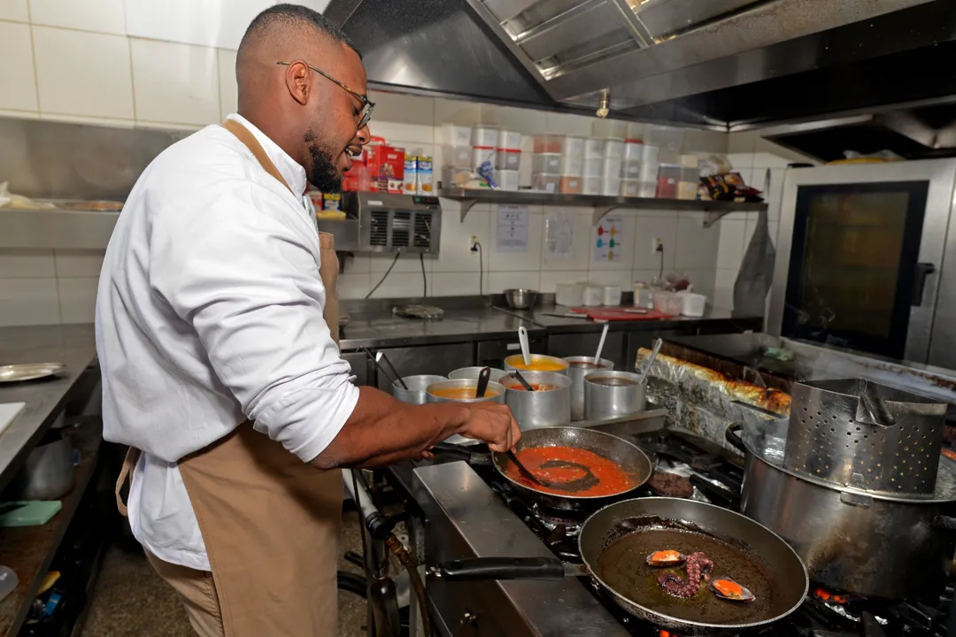 O chef do restaurante Principote, Raiandersson Santos