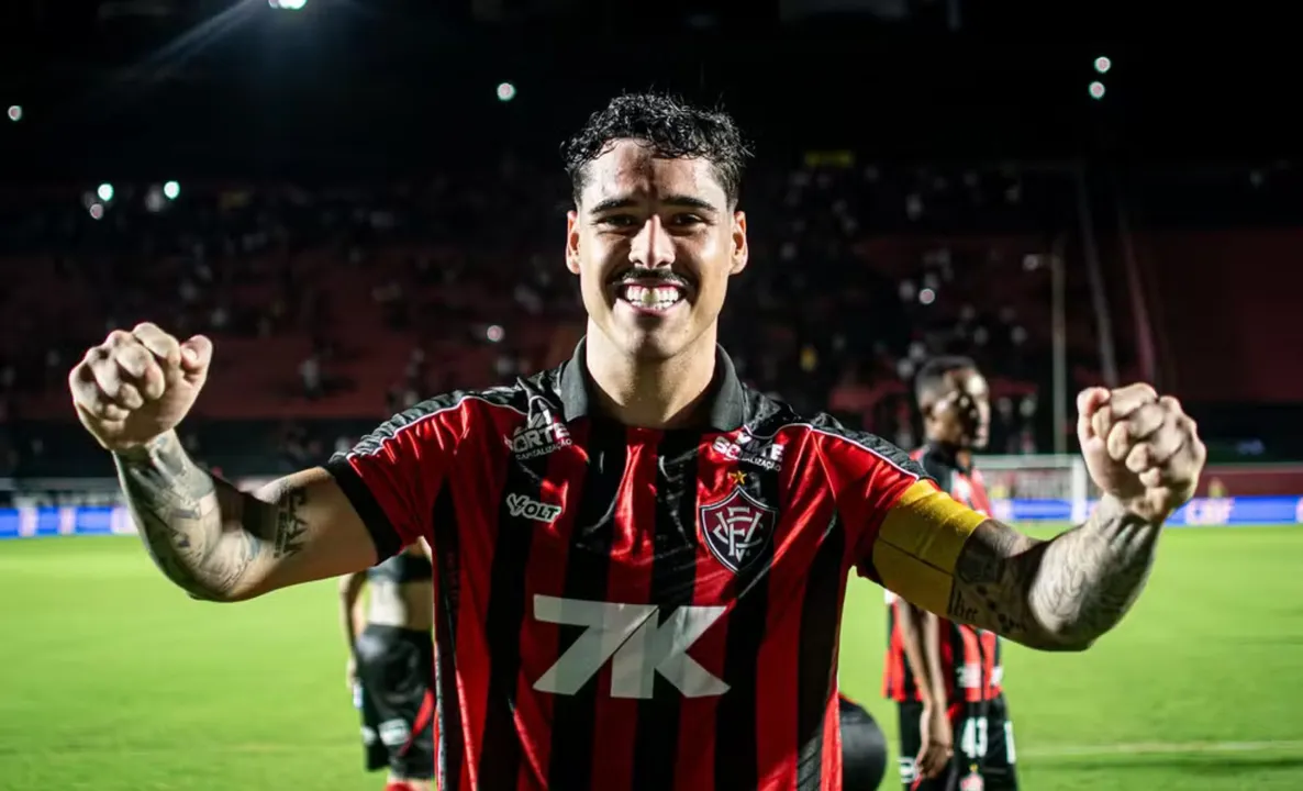 Imagem ilustrativa da imagem Em lágrimas, Lucas Halter expõe drama da permanência do Vitória