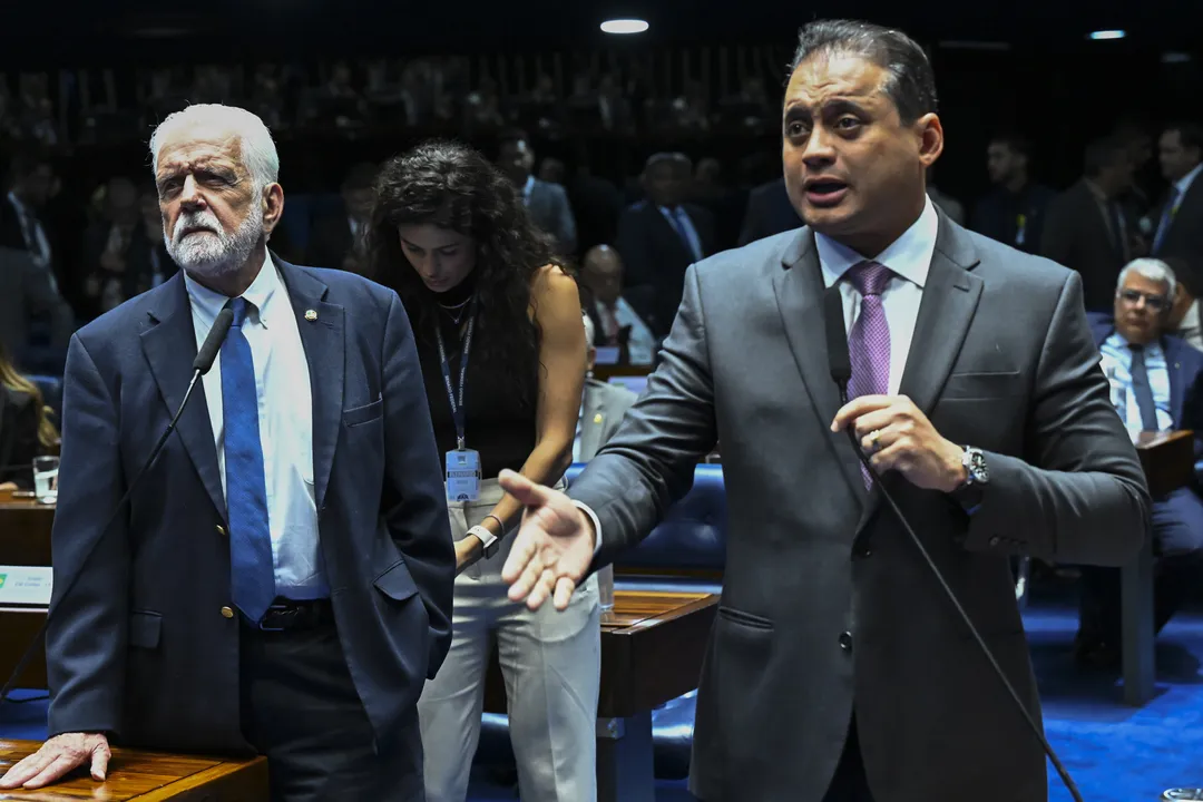 Weverton Rocha (PDT-MA) ao lado de Jaques Wagner (PT-BA).