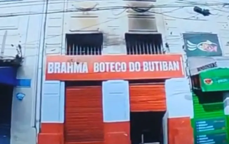 Imagem ilustrativa da imagem Estabelecimento localizado em casarão pega fogo no Centro de Salvador