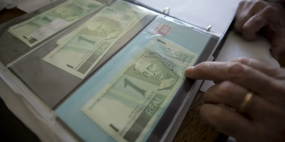 Notas e moedas de 1 real se tornaram itens de alto valor no colecionismo