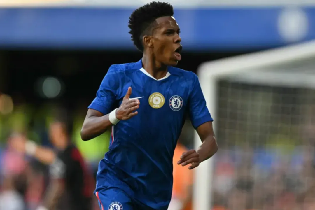 Atuação de Estêvão impressiona e jornal inglês aponta superioridade sobre Yamal