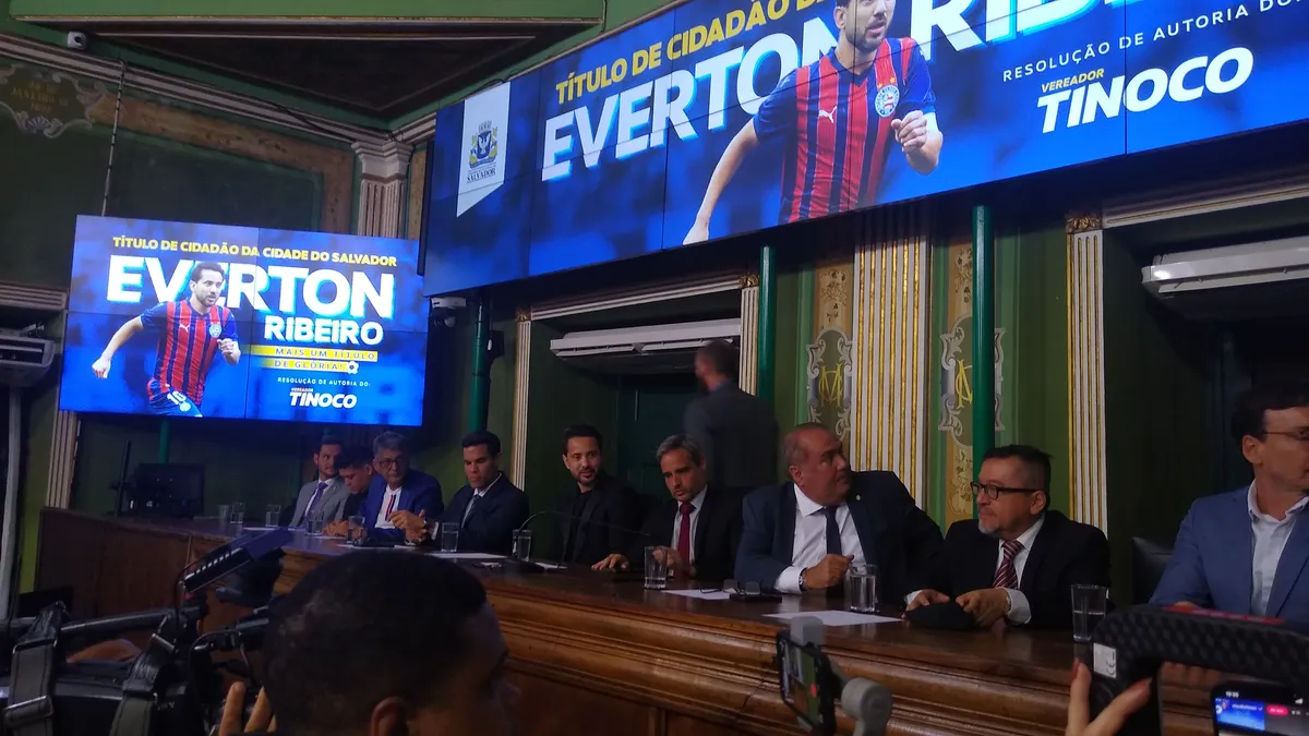 Everton Ribeiro recebeu o título de Cidadão Soteropolitano