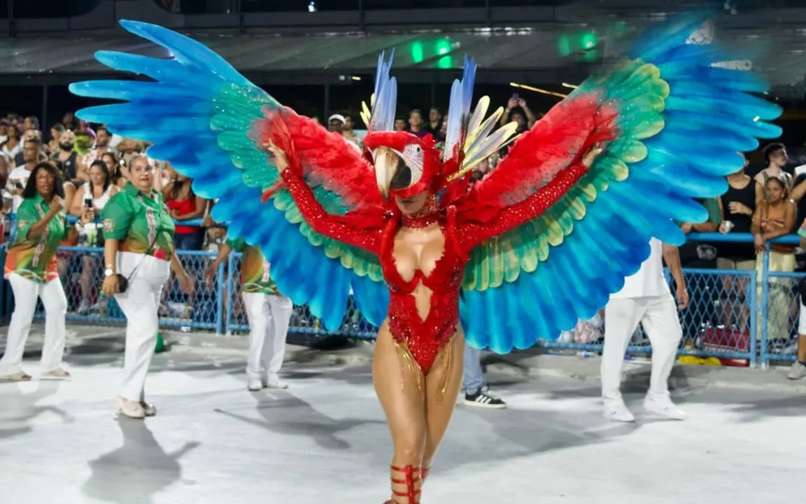 A famosa se despediu da escola nas redes sociais