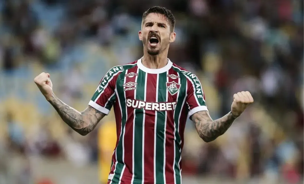 Everaldo em campo pelo Fluminense