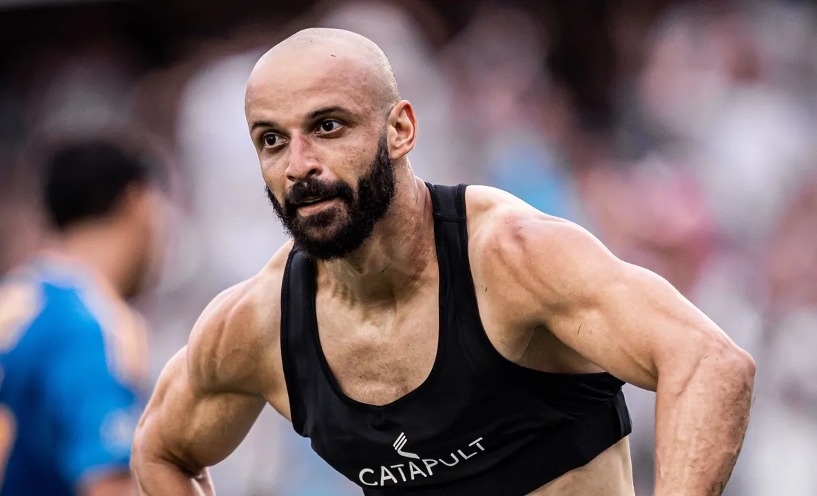 Thaciano comemorando gol pelo Santos