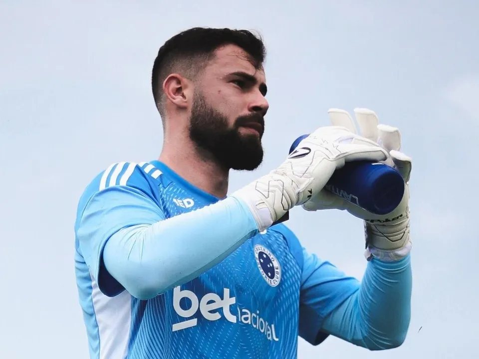 Matheus Cunha em treino do Cruzeiro