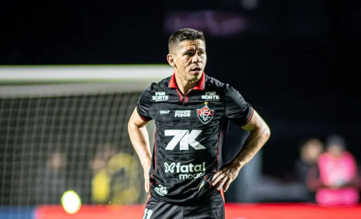 Imagem ilustrativa da imagem Experiente, Osvaldo define futuro com o Vitória: "Bem encaminhado"