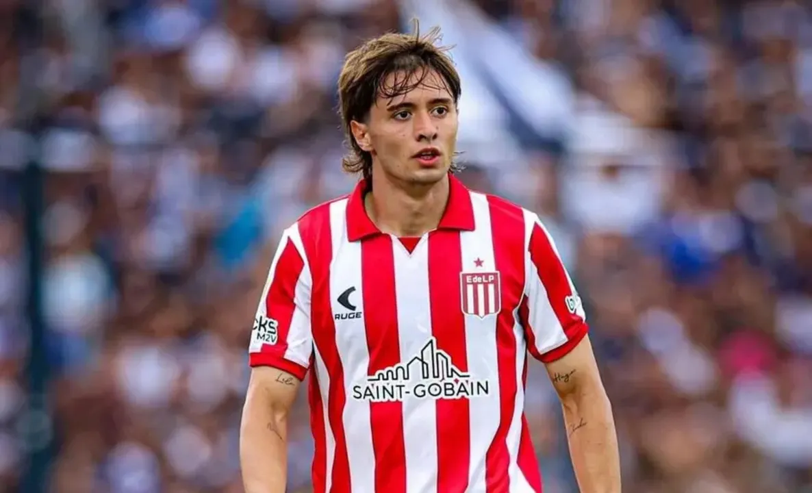 Román Goméz em campo pelo Estudiantes