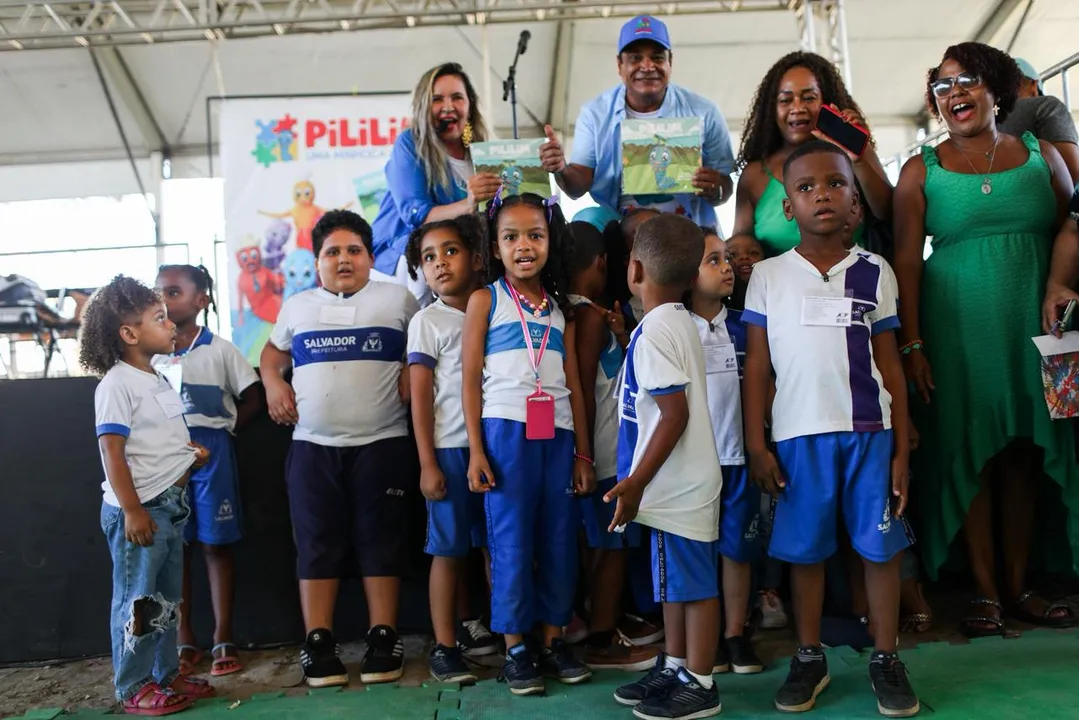 O Espaço A TARDINHA foi palco da contação de história do livro infantil "Pililim, uma minhoca autista"